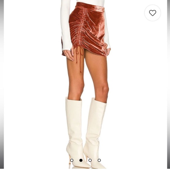 NWT Free People X REVOLVE Vivienne Velvet
Rust Bloom Ruched Mini Skirt Size 10 - Picture 2 of 4